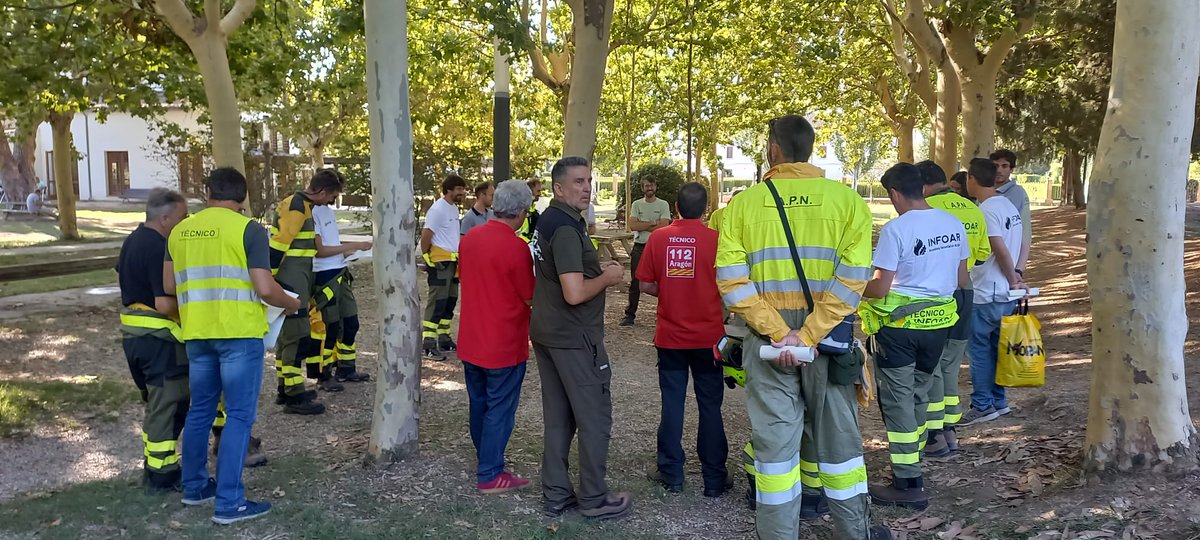 112Aragon's tweet photo. El Puesto de Mando Avanzado (#PMA) ha colaborado en un simulacro de incendio desarrollado en el #Galacho de #LaAlfranca por @IIFFAragon para poner en práctica el despliegue de mando y el uso de los sistemas de comunicación.
#iiff #incendiosforestales https://t.co/cbTltTXjZs