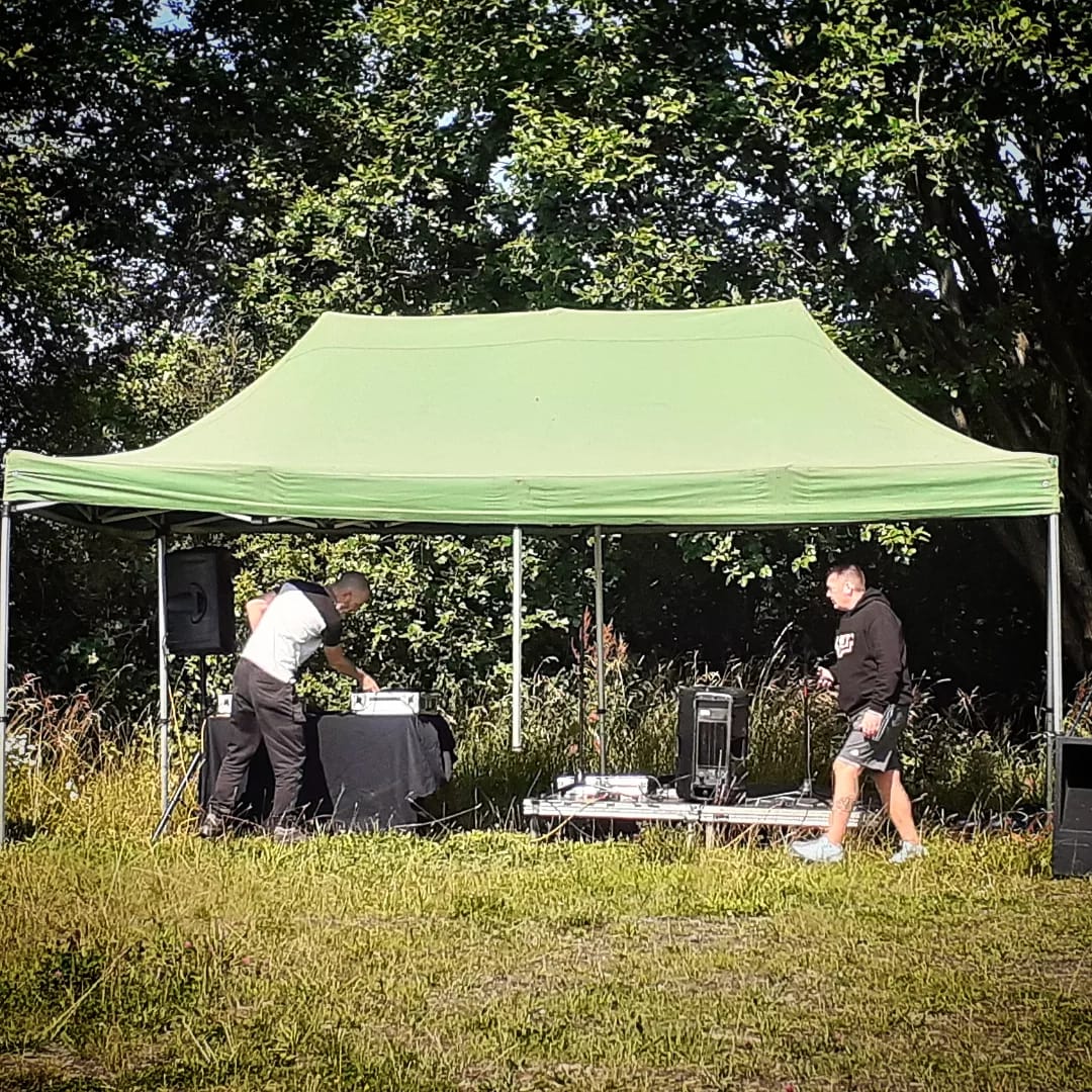 FreedUpEvents's tweet photo. #FreedUp bringing the tunes at  @NWRCGlasgow event at @ClaypitsLnr here until 5pm come down dance in the sun, catch @Phoenix_Scot #hiphop Collective at 3pm, lots happening 😎

#recovery #MakingRecoveryVisible #ScottishRecoveryConsortium https://t.co/rbow9zB6ZP