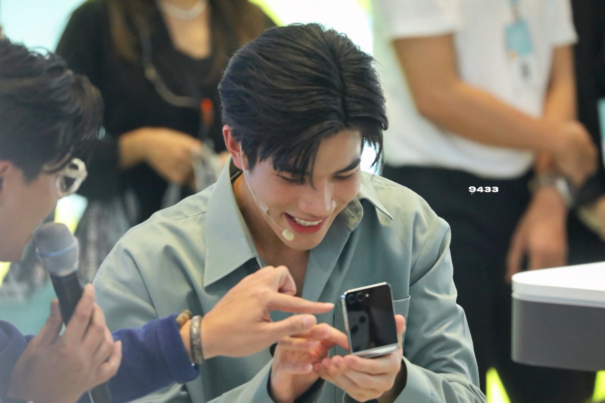 _9433_'s tweet photo. 230728 FOURTH X SAMSUNG

🦊

#FourthNattawat
#SamsungUnpackedxFOURTH
@tawattannn https://t.co/8r7wZvdVWw