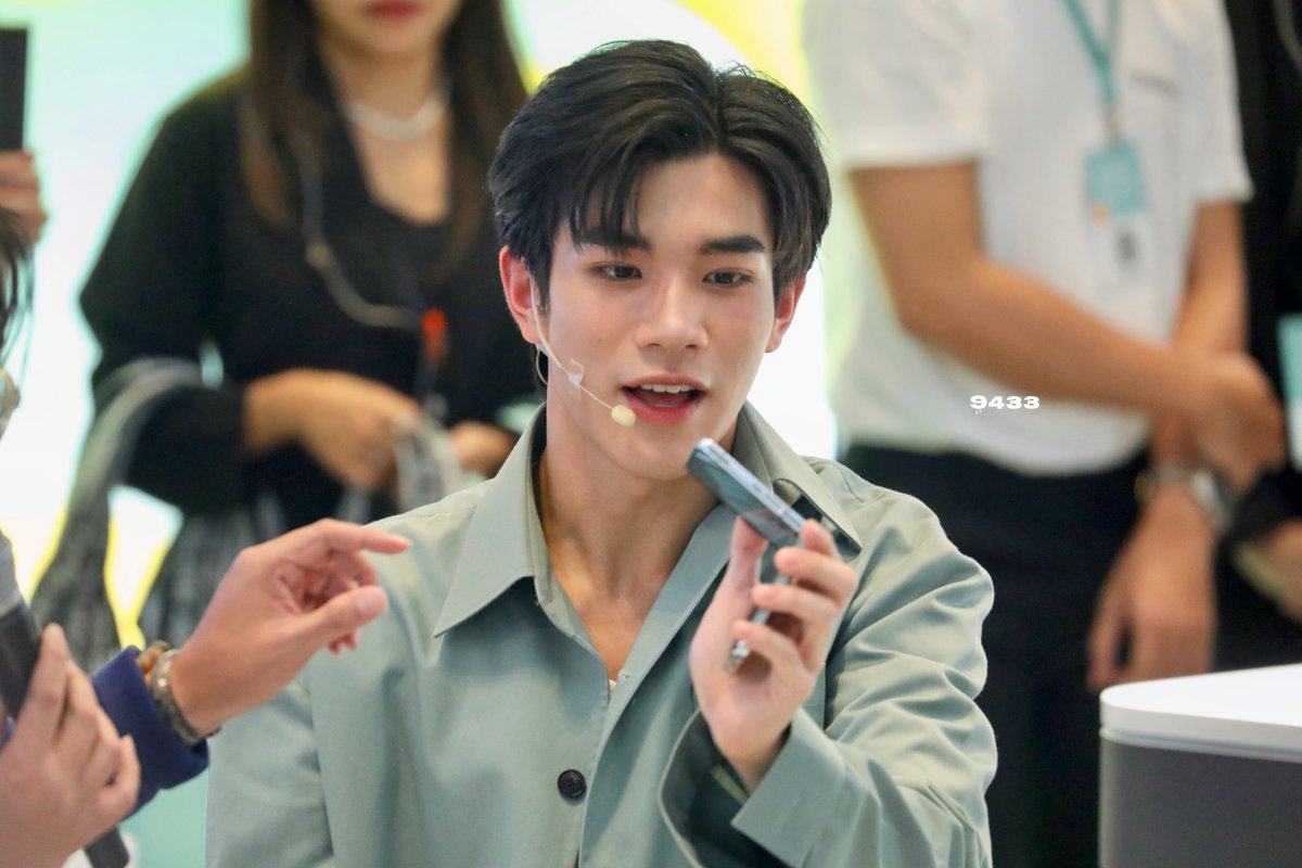 _9433_'s tweet photo. 230728 FOURTH X SAMSUNG

🦊

#FourthNattawat
#SamsungUnpackedxFOURTH
@tawattannn https://t.co/8r7wZvdVWw