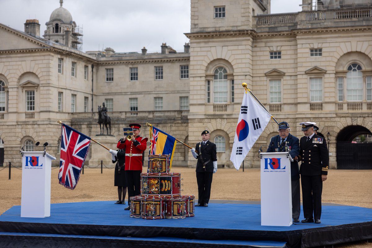 The band was honoured to support @PoppyLegion Remembrance service commemorating the 70th anniversary of the armistice of the Korean War. We will remember ‘the Forgotten War’; we will remember them. #BritishArmyMusic #Koreantraditionalmusic #625전쟁 @KoreanEmbassyUK @UkinKorea