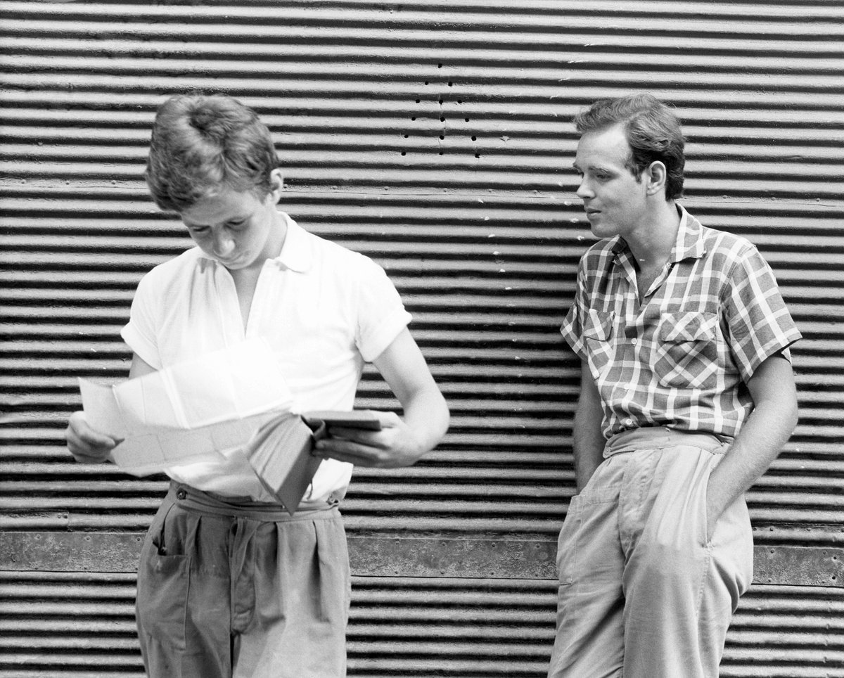 #ViernesDeArte
"The Bill Douglas Trilogy":
· My Childhood (1972)
· My Ain Folk (1973)
· My Way Home (1978)

a trio of B&amp;W short films about the experiences of a restless boy searching for escape from the harsh realities of life in a Scottish mining town ▶️ bdcmuseum.org.uk/about/bills-fi…