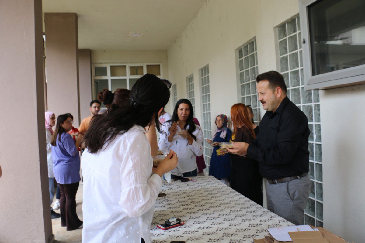 Müdürlüğümüzün bahçesinde Aşure Etkinliği düzenlendi. Müdürümüz Sayın Oğuzhan Acar, birlik ve beraberliğimizin daim olması temennileri ile kurum personelimize aşure ikramında bulundu.

<a href="/tcmeb/">Millî Eğitim Bakanlığı</a>
<a href="/tcbartinvalilik/">T.C. Bartın Valiliği</a> 
<a href="/OuzhanACAR7/">Oğuzhan ACAR</a>   

Detaylar👇
meb.ai/00hXyD