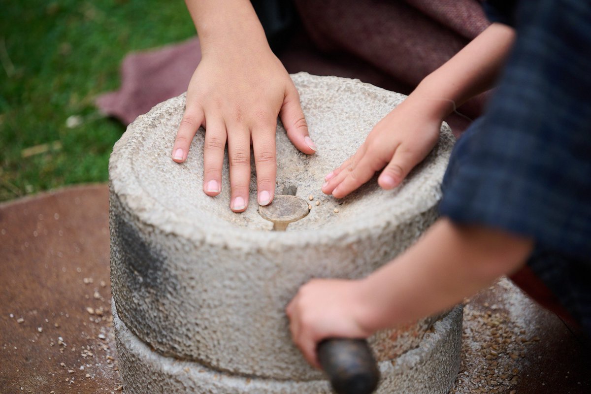 Samara_Parc's tweet photo. [ Les #mains de Lug ] 📸 Retour en images sur notre évènement des 15 et 16 juillet "Artisans de Lug" @Samara_Parc avec cette petite sélection de superbes photos de mains d'artisans réalisées par Guillaume Crochez !

#sommepatrimoine #samara #samaraparcarcheologique https://t.co/KXqtM7rKtP