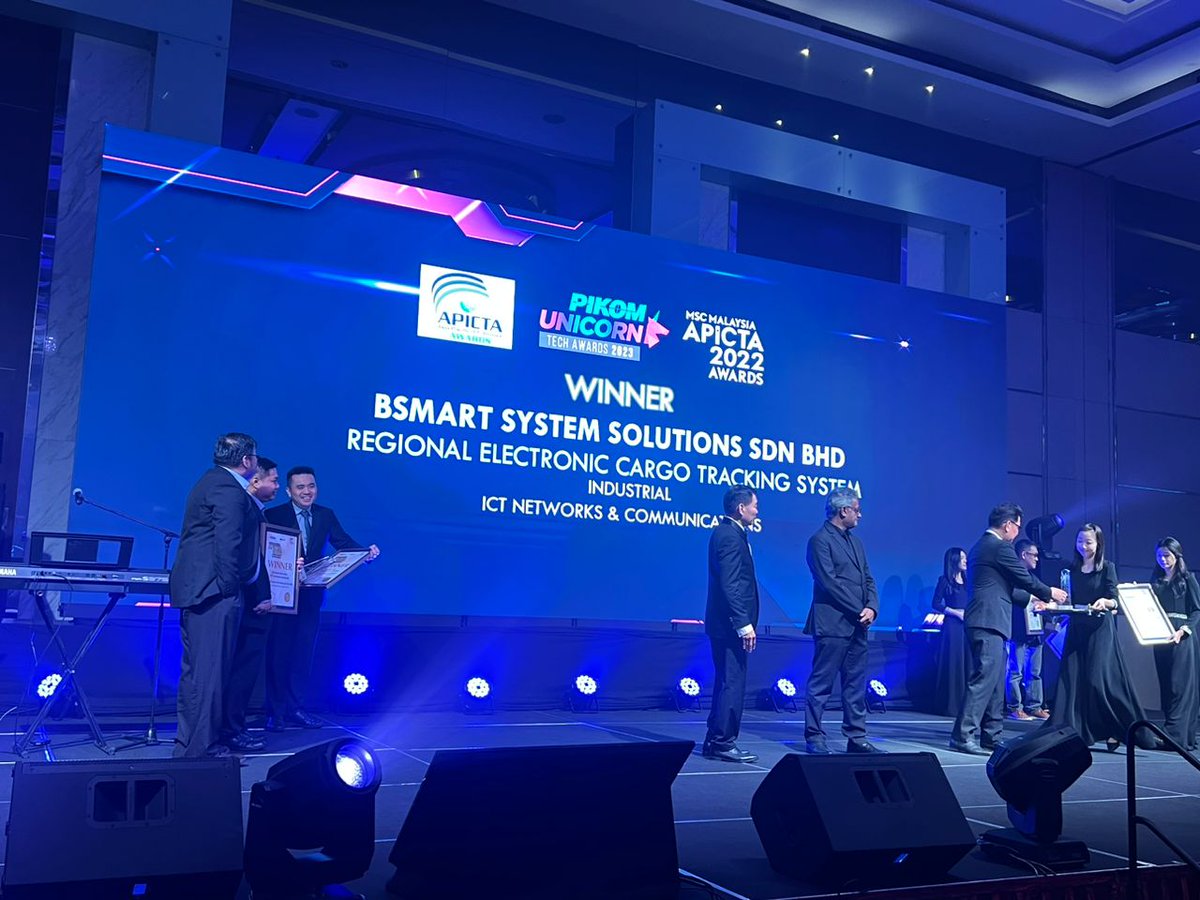 bsmartsystem's tweet photo. Sharing the stage with giant companies - HUAWEI, Genting Bhd, TNB etc, it was truly an honour to received this award.

Thank you PIKOM for this incredible honour! https://t.co/o2mi9b0FdE