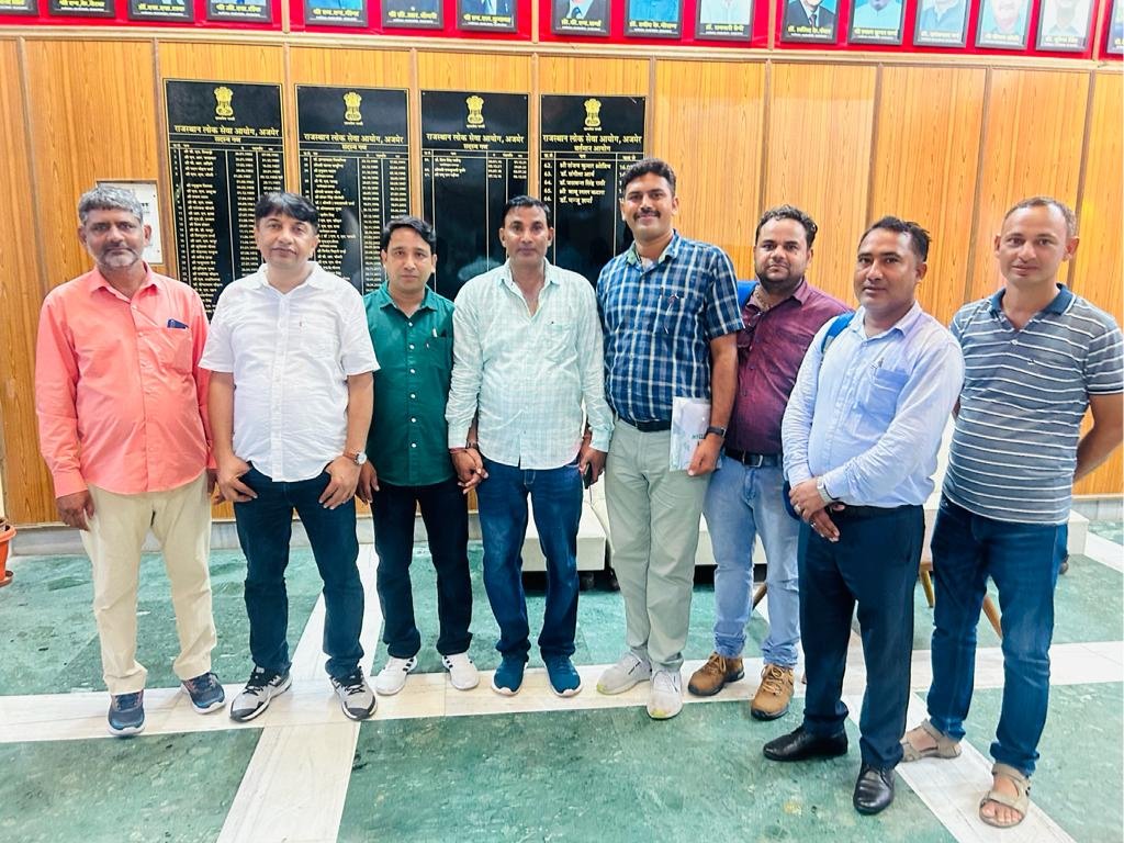 Maloo2Ramesh's tweet photo. #व्याख्याता_पदोन्नति_नियम_संशोधन
@DrBDKallaINC 
@Mukeshmahar_ 
@rsssiyaram 
आज संघर्ष समिति राजस्थान द्वारा RSR 2021 में आंशिक संशोधन की फाईल की पैरवी करने के क्रम में आरपीएससी सचिव श्रीमान मेहता साहब से संपर्क किया गया उन्होंने शीघ्र ही काम करने का आश्वस्त किया।
Plz amend RSR 21 https://t.co/Vy1gJIGNXA
