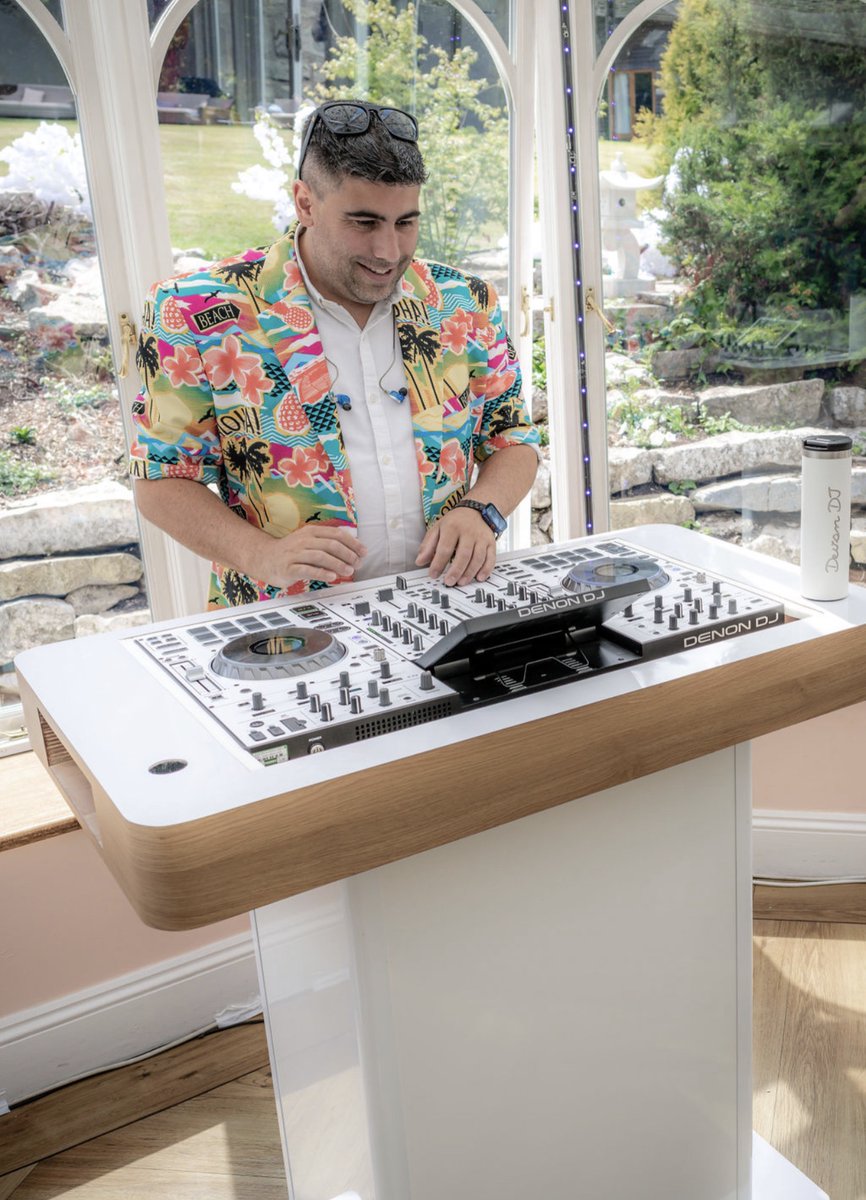 Devon_DJ's tweet photo. At the beginning of July, myself and @leannegiffard stayed at the @montigoresortssomerset venue for their celebration showcase weekend. What better place to launch our new ‘White Pod’ after the success of ‘POD’ I set out on a mission to make the white edition.

 #wedding  #Dj https://t.co/SD69YmbpxM