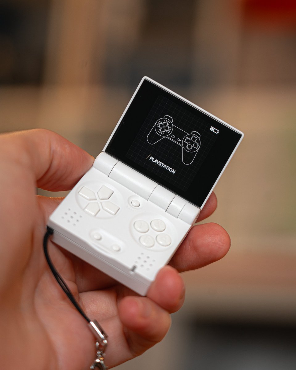 Thoughts on the Arctic White edition? 🤍

#funkeyproject #handheld #videogames
