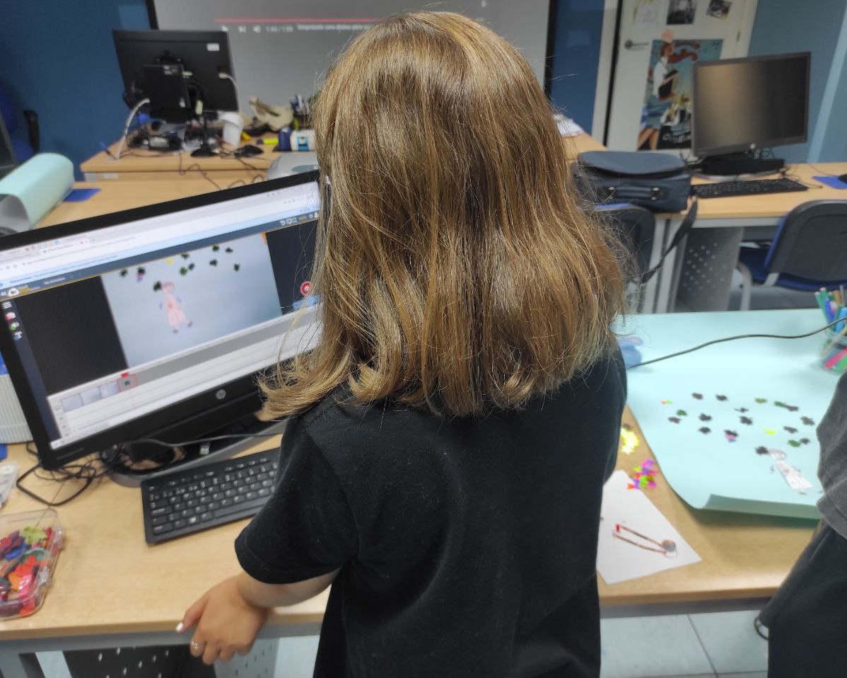 cpetig's tweet photo. #stopmotion🛑 ou #téxtil intelixente 👚?
💻 Seguimos cos obradoiros #GIRLSTEAM impulsados polo #CPETIG e a @amtega a través da rede de #AulasCeMit de Galicia, espertando vocacións científico-tecnolóxicas entre os máis pequenos.
Velaquí os avances en @ConcOrtigueira e#AEstrada! https://t.co/t3iO9QTz2g