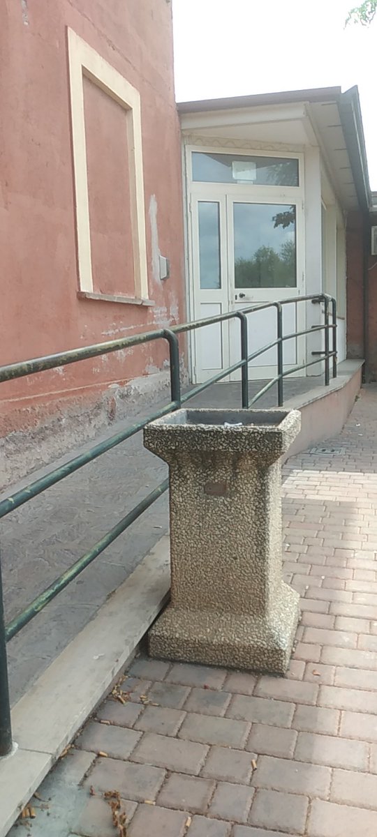 AnyeNsoh's tweet photo. @Poesiaitalia mi piace castello come devi fare a vivere lì. mi porti la polizia di stato presso questo stabilimento castello per favore rispondi https://t.co/AyoBxmsRXz