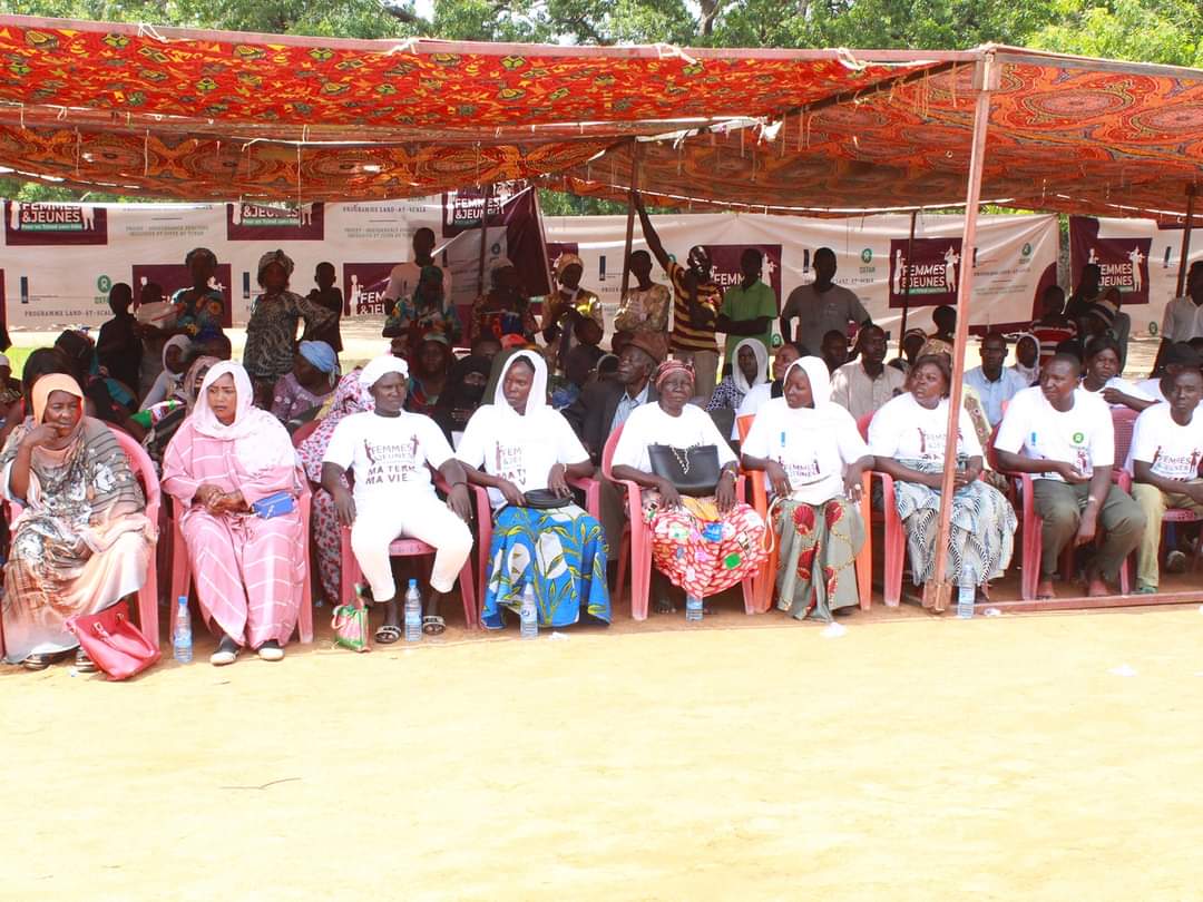 NLinTsjaad's tweet photo. Bon resultat du projet 'Gouvernance Foncière au Tchad'. Après une campagne de plaidoyer sur l'accès à la terre, 1887 hectares des terres cultivables ont été attribués aux femmes et jeunes de la province du Moyen Chari. Hier ce fut la cérémonie de remise officielle à Sarh. https://t.co/9qs80lI7PL