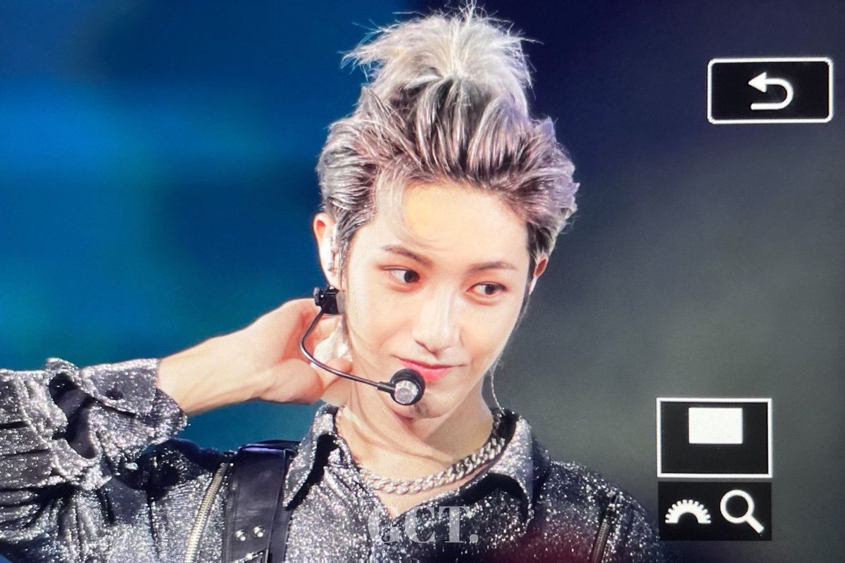 renjuns323's tweet photo. dare i say it… renjun ponytail supremacy https://t.co/wQ6FEjhqt8