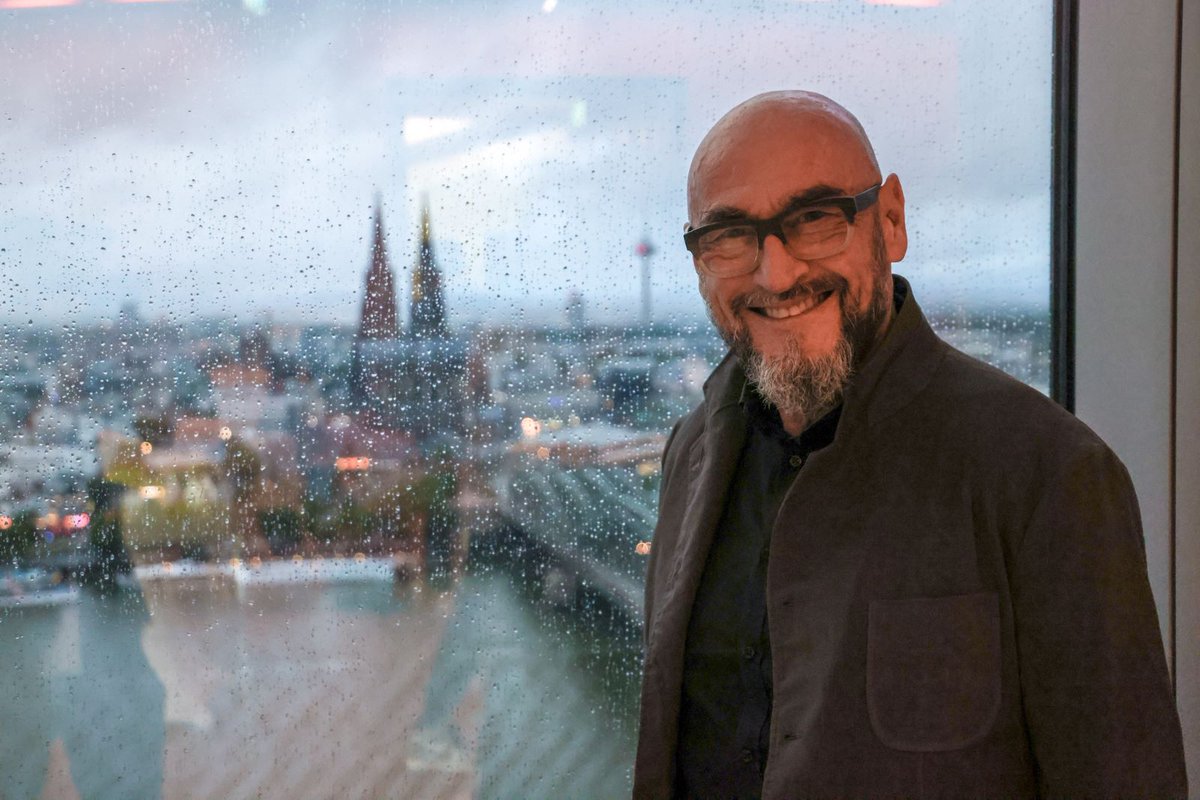 So bereite ich mich auf meinen morgigen Aufritt auf dem #GreatorFestival vor – ich manifestiere perfektes Wetter für die Outdoorbühne!
#keynote #speakers #koelnerdom #cologne