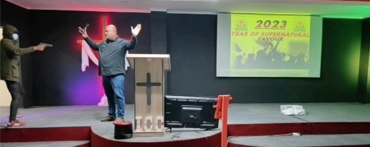 _ArriveAlive's tweet photo. Church robbery captured on live stream in Verulam https://t.co/bfxIvZOUEt
#ArriveAlive #ChurchRobbery #LiveStream #RUSA https://t.co/LkDCs2jT4G