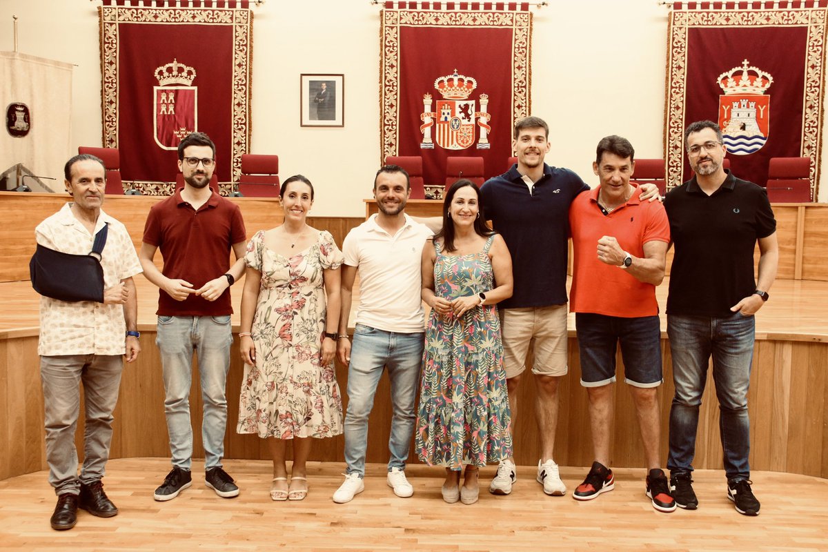 remedios_lajara's tweet photo. Igual tenemos que replantearnos —como dice @chumiortega5 — lo del nombre del pabellón de deportes y darle una vuelta: José Ortega Chumilla e hijo, por ejemplo.

Ascenso a la Liga #ACB con el @ZunderPalencia y MVP de la Final Four de LEB Oro. ¡Enhorabuena! https://t.co/iUg4VBdgjm