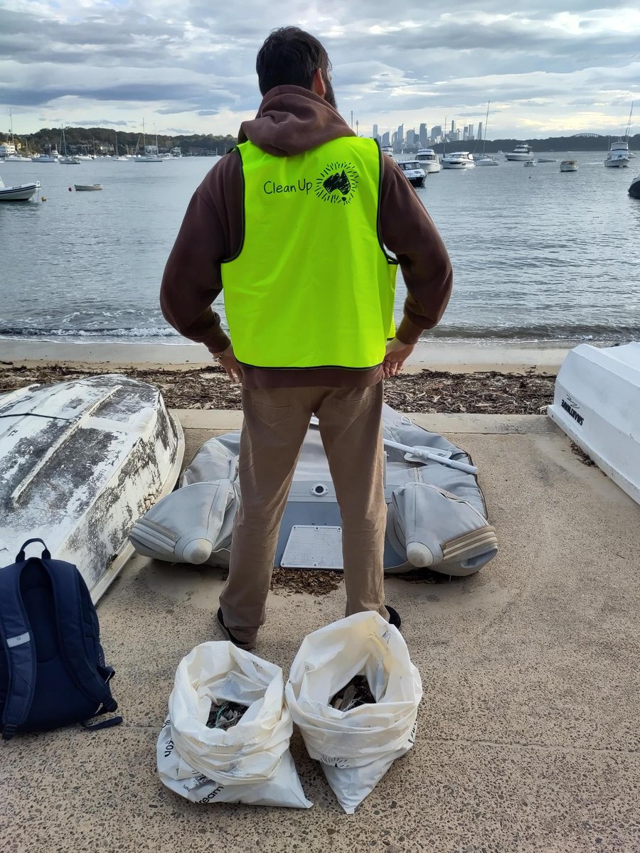 martina_lessio's tweet image. Had a great afternoon cleaning up the beach at Watson Bay with some of my wonderful students! It feels great to help the environment also when we are outside of the lab! @UNSWScience #CleanUpAustralia