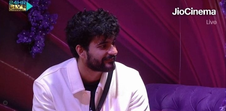 RealityShows45's tweet image. Matching Colour Hmm 🤔 
#AbhishekMalhan - tu hain jehreli 
#Bebika - mera sach baate hajam nahi hota hai... mein Sugarcoated nahi hu na .. 
#Abhishek - tu season 17 mein bhi aayegi 
#BebikaDhurve - nahi meri clinic mein bhi kaam hain !! 
#BiggBossOTT2 #BiggBoss #BBOTT2