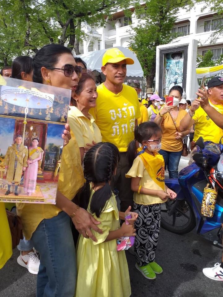 28กรกฎาคม วันมหามงคลเฉลิมพระชนมพรรษาในหลวงของชาวไทย..เหล่าประสพนิกรของพระองค์ทั้งปท.ร่วมส่งใจถวายพระพรชัยแด่พระองค์..,เพื่อนไปรอรับเสด็จ   เราส่งใจไป   เพราะไปไม่ได้ติดงาน........ขอพระองค์ทรงพระเจริญยิ่งยืนนาน.....สาธุ
 #ในหลวงรัชกาลที่10