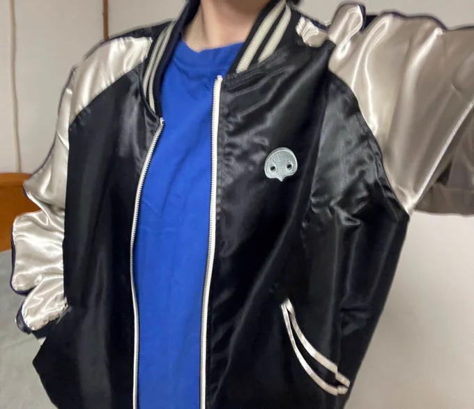 めちゃめちゃ自室ですまん!!!ジャケット届いたどーー!めちゃかっこよよよ〜!!これで1月のファンフェスもバッチリや #FF14 
