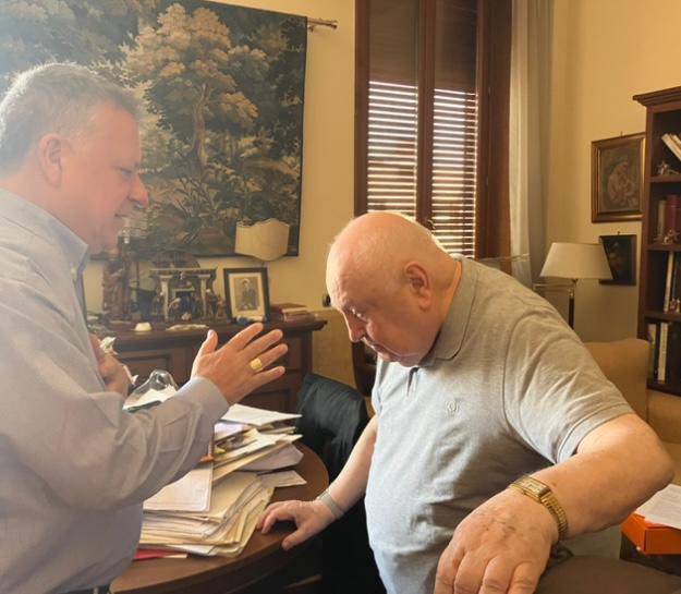 DiocesePaisley's tweet photo. On his recent visit to Rome, Bishop Keenan visited Monsignor Charlie Burns, a senior priest of the Diocese of Paisley who has spent many years working at the Vatican Archives. Pictured is a moving moment when blessings were exchanged. https://t.co/4Vrr6APrgW
