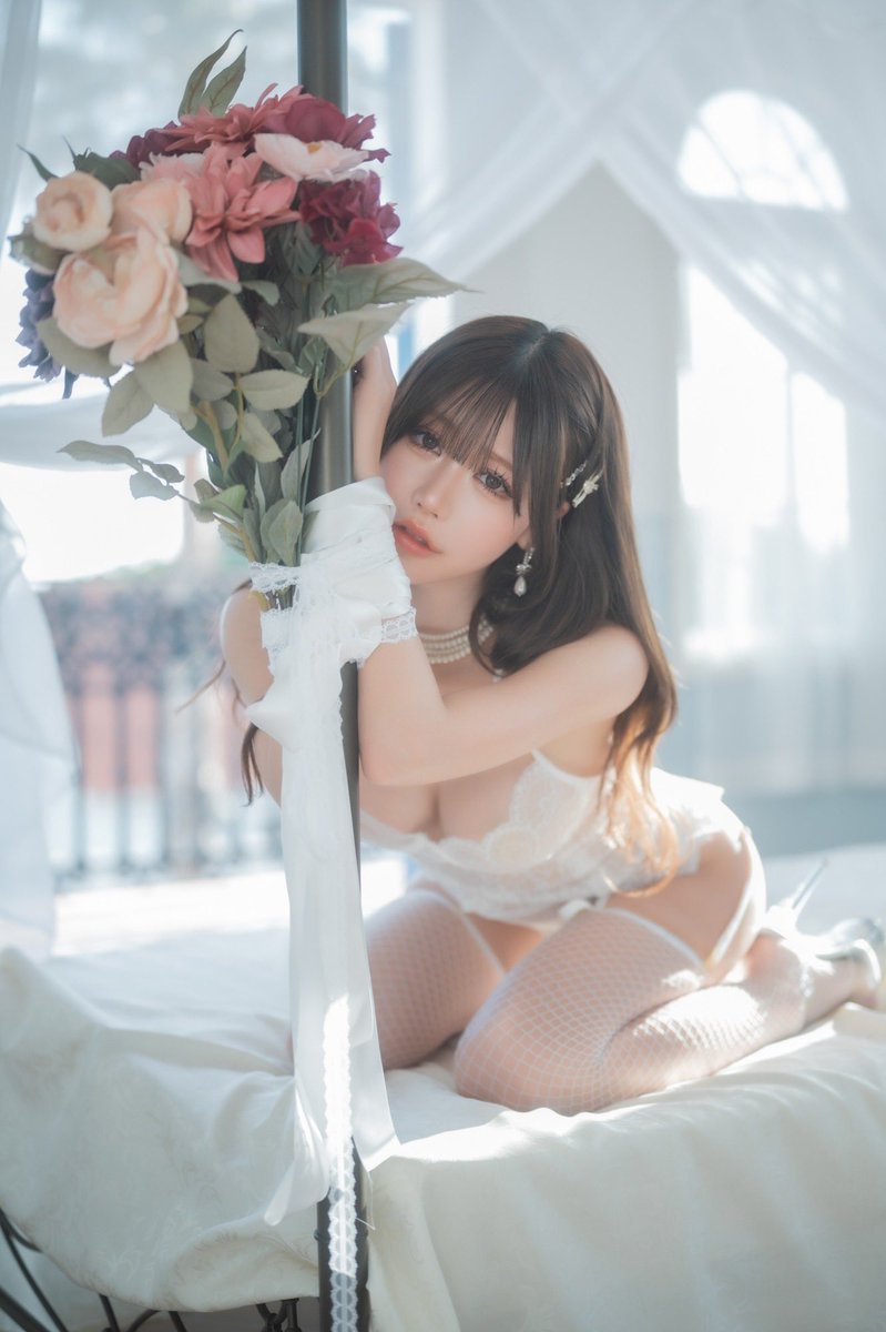 【お知らせ📢】
本日発売‼️
えなこりんが表紙の　#月刊エンタメ　にやすいさん（@wunder_p_house ）連載の『　#すきなの　？』に白田まいが掲載されています💓

全国の書店またコンビニ、Amazonでご購入頂けます✨
ポスター&QUOカードなどあるので是非GETしてね🥹💕

🌟通販はコチラ🌟
https://t.co/RX7nzfuuMX