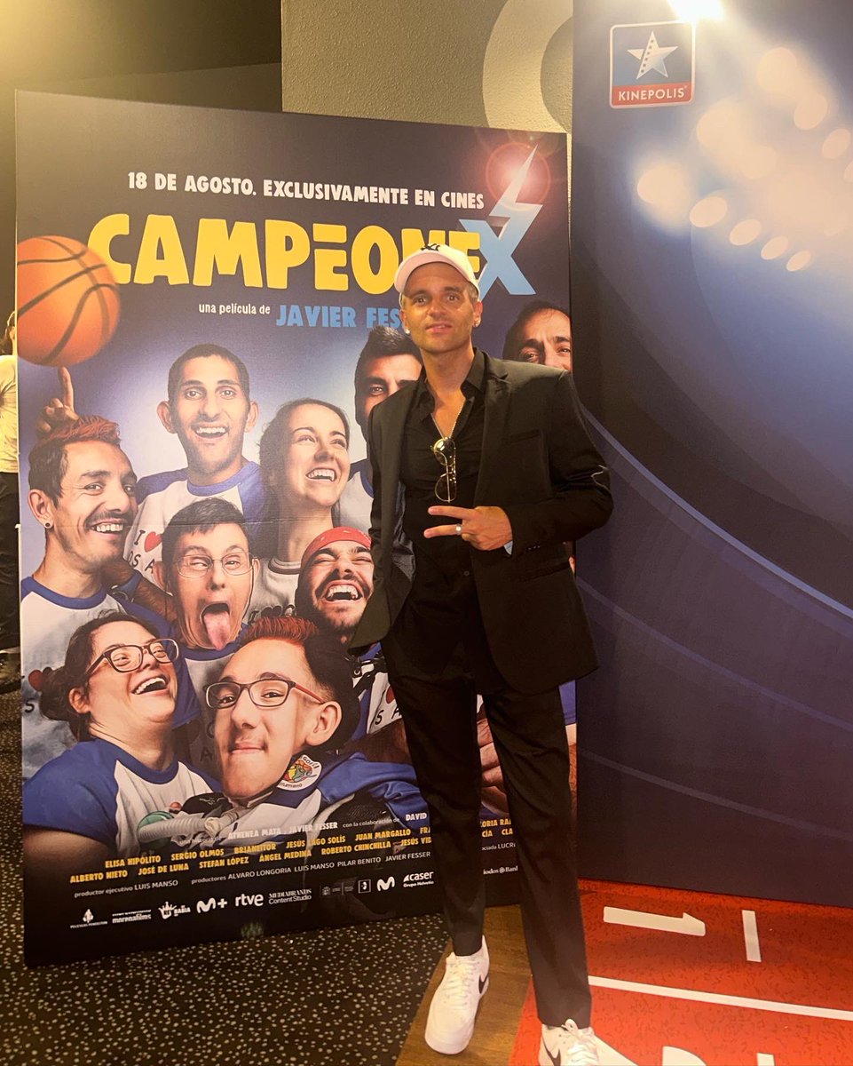 Lex_Ofi's tweet photo. Anoche en la premiere de @CampeoneX_  Felicidades a todo el equipo desde dirección y producción hasta cada uno de los actores y actrices. 18 de Agosto en cines! No se la pierdan! Fun 100% ✌️❤️‍🔥 https://t.co/ypCQrebC9K