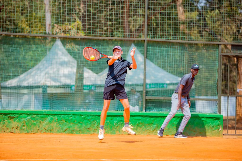 tennis_rwanda's tweet photo. #DavisCupRwanda 

Group IV - Africa - Group B 

Day III, Match I 

Luca Figueiredo ( #Mozambique) 

6-2 6-0 

Zidario Quitomina ( #Angola) 

#DavisCup #CIMERWA #AmekiColor #ParkInn #SimbaVoyages #VisitRwanda #Liquid https://t.co/G8xIs20cwV