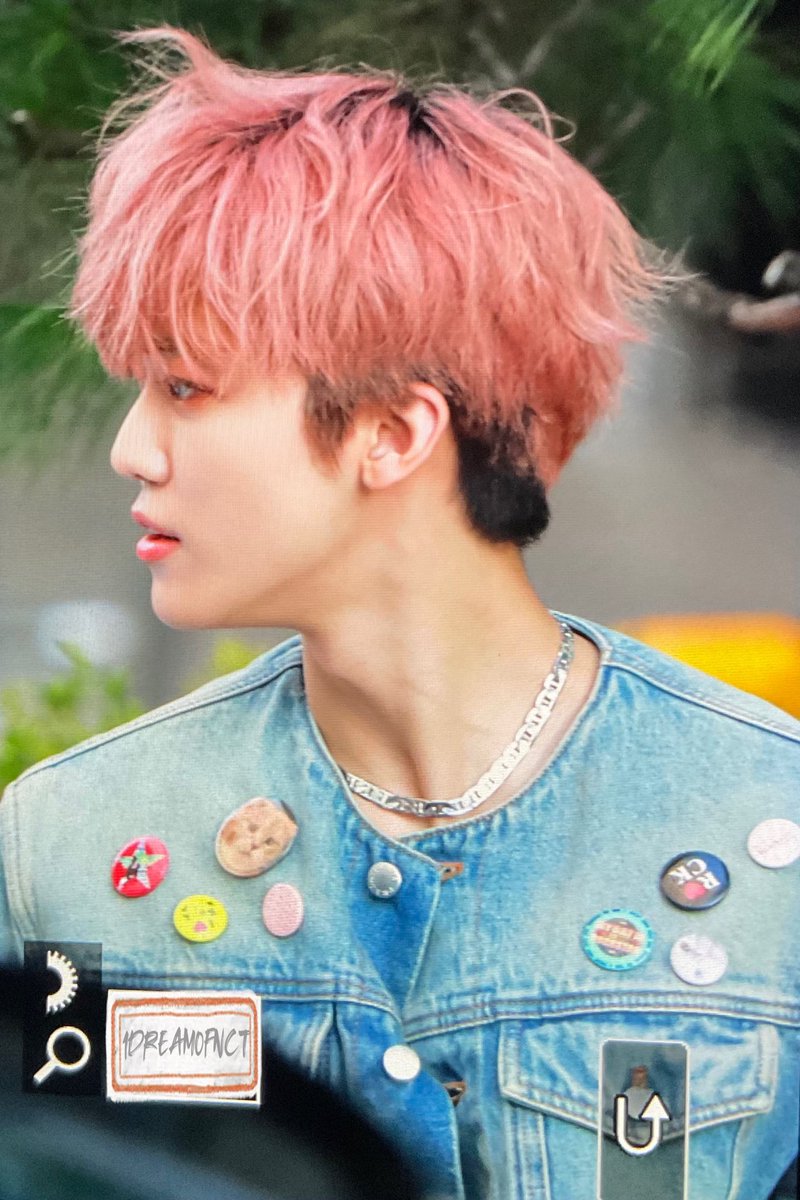 1DREAMOFNCT's tweet photo. 2023.07.28 뮤뱅 퇴근
울드림1위축하행🎉

#재민 #JAEMIN
#NCTDREAM #엔시티드림
#NCTDREAM_ISTJ https://t.co/iUe8xmaIvI