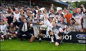 BornVikings_'s tweet photo. #OnThisDay in 2001

A packed Spotland hosted the Northern Ford Premiership Final that saw Widnes unlock the door to Super League by beating Oldham 24-14! 🏆 ⚫⚪ 🏁 https://t.co/TDdF1yZJ2y