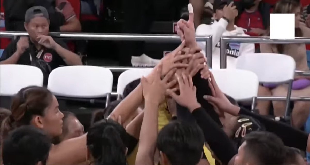 lumotkeem's tweet photo. CONGRATS, F2!! 💛

GO FOR THE BRONZE! https://t.co/lipwKAFIiF
