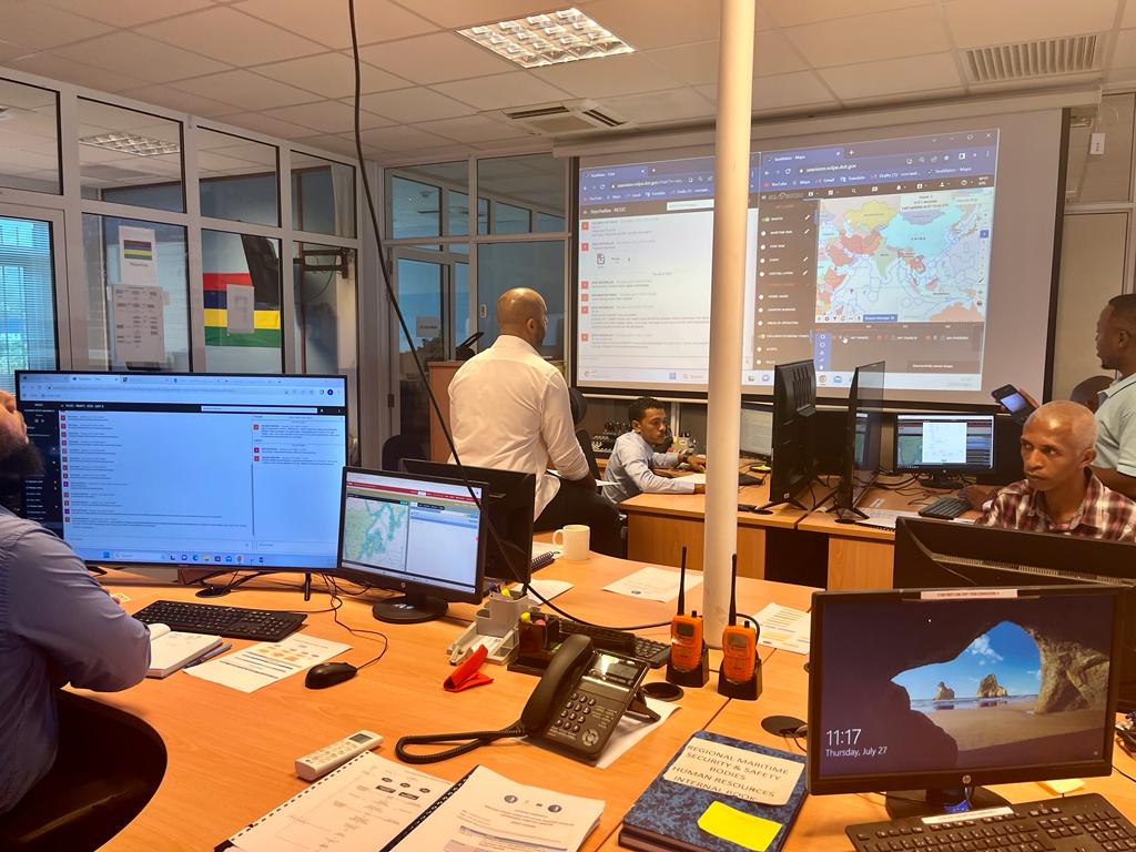 RCOC_Center's tweet image. #WIOPOLREX in progress with the participation of 15 States and over 10 #International partners in #MARSEC
🎯 Strengthen national preparedness and response systems 4 effective regional #cooperation during major maritime #pollution incidents @commission_coi