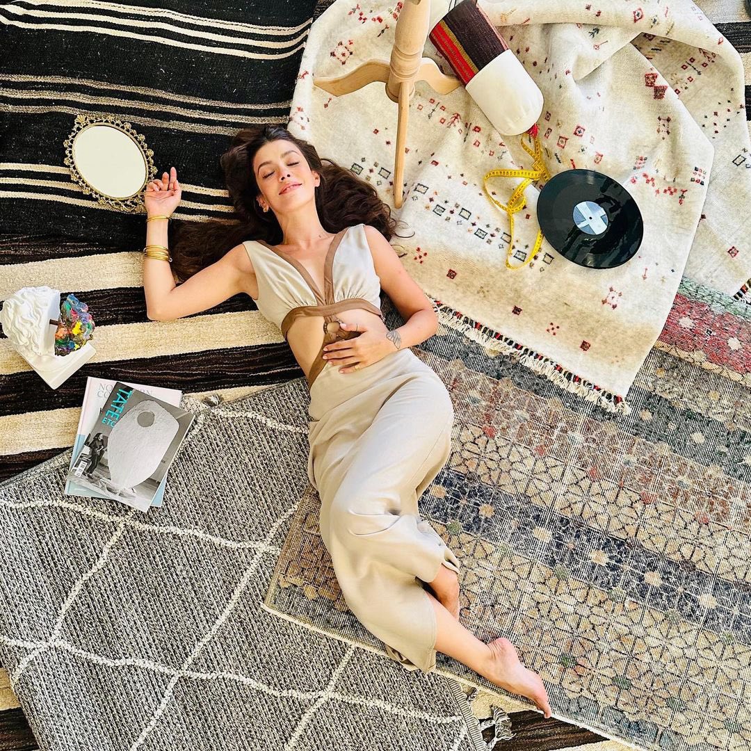 selinliklifc's tweet photo. “📷: Erol Atar şaka şaka İbrahim Kendirci”✨ 
#SelinŞekerci x #Empera https://t.co/XP4yGlDXhQ