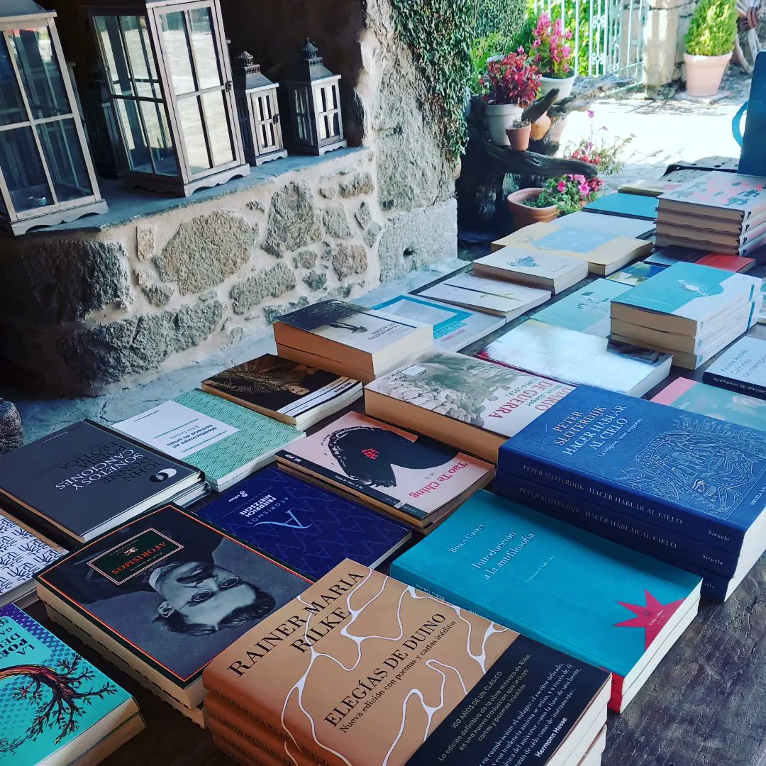 proencialibros's tweet photo. 📚 Onte tivemos a sorte de estar na Casa Grande de Rosende nun taller de La Plantación con Ramón Andrés, poñendo libraría.
Lugar fantástico e xente marabillosa ✨️
#ramonandres #juantallon #Rosende #pensamento https://t.co/ZX4CkSyi4O