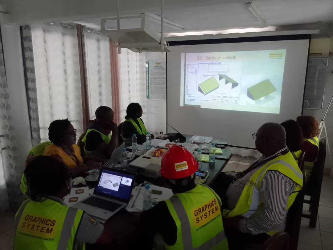 graphics_system's tweet photo. 𝐕𝐢𝐬𝐢𝐭𝐞 𝐏𝐄𝐓𝐑𝐎𝐆𝐀𝐁𝐎𝐍
Visite dans nos locaux de notre partenaire PetroGabon pour un point sur l’avancement de leurs travaux de Signalétique (construction en cours de stations-service au Gabon).
Partage d’informations sur le projet, les contraintes.
#GraphicsSystem https://t.co/0TEIU8Fjqi
