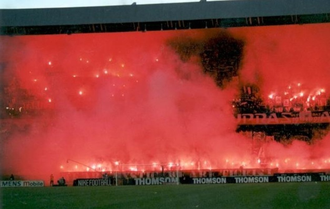 psgtifos's tweet photo. PSG - RC LENS 12.04.2003
.
.
.
#ultras #psg #ultrasparis #ultraspsg #virageauteuil #2003 #suprasauteuil #tigrismystic #craquage #fumigene #collectifultrasparis #boulogneboys #karsud #parcdesprinces #authentiks #lutecefalco #rclens #psgrclens #lenspsg #parislens #sangetor https://t.co/Yp2XfHjtqP