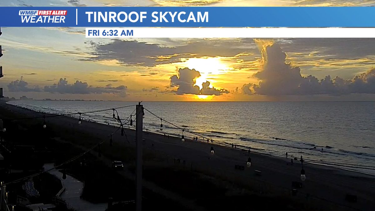 AndrewWMBF's tweet photo. Those morning showers continue to move through the area but they're not much. Sunshine and the clouds provide a beautiful view to start the day.  #scwx #ncwx #myrwx https://t.co/thDf0i7NAc