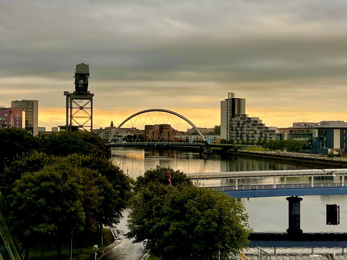 notreallyme62's tweet photo. Well , woke up in Glasgow this morning. I thought I would take a picture of the sunrise sky over the River Clyde . #Glasgow #Scotland https://t.co/dhm1kerTDL