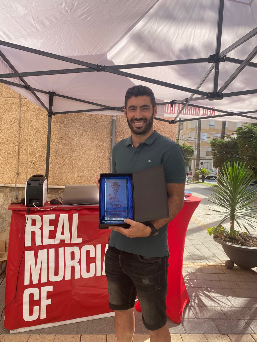 On Tour | 𝗜𝗡𝗦𝗧𝗜𝗧𝗨𝗖𝗜𝗢𝗡𝗔𝗟
🤝 Nos ha recibido en nuestra visita a Puerto Lumbreras su Concejal de Deportes y ex jugador de la entidad Antonio López.

 🤗 ¡Nos encanta verte de nuevo!

#MurciaOnTour