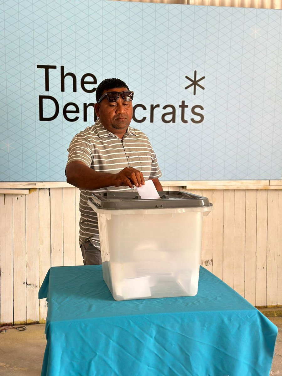 AliSajidMV's tweet photo. @TheDemocratsMV ގެ ރިޔާސީ ޕްރައިމަރީގެ ވޯޓުލުން ކުރިއަށް 
ގއ. ވިލިނގިލި 

@Shueib_Anys @athyabbas @zaindheen @HathimMH
#WeTheDemocrats https://t.co/Tl5IFG4nME