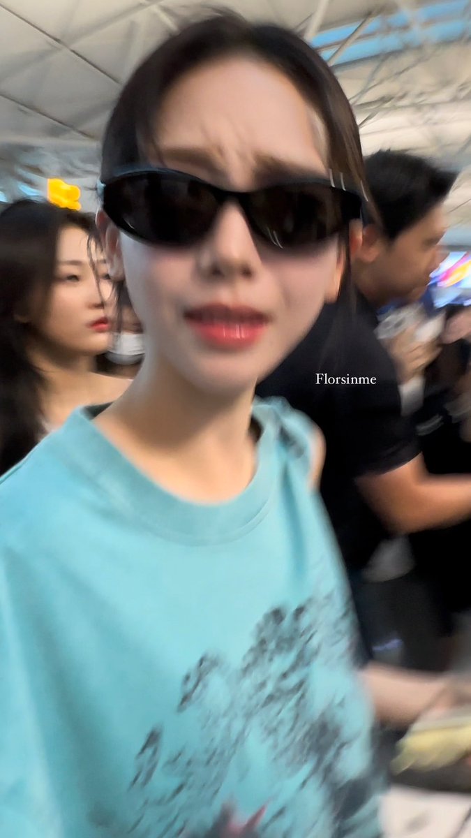 florsinme's tweet photo. 230728 ICN 카리나 출국
편지랑 짱구 같이 줬는데 지민이가
짱구 떨어트려서 미앙해ㅜㅜ 하면서
울상고앵이됨🥹💞💞

#aespa #KARINA #エスパ #カリナ
#카리나 #유지민 #에스파 https://t.co/k1Edgr3eZz