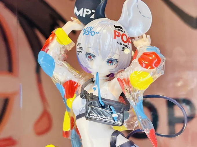 こちらはNEZUPOYOちゃん1枚目の作品が特にお気に入りで一生眺めていられる…#ILYGIRL #MikaPikazo展 