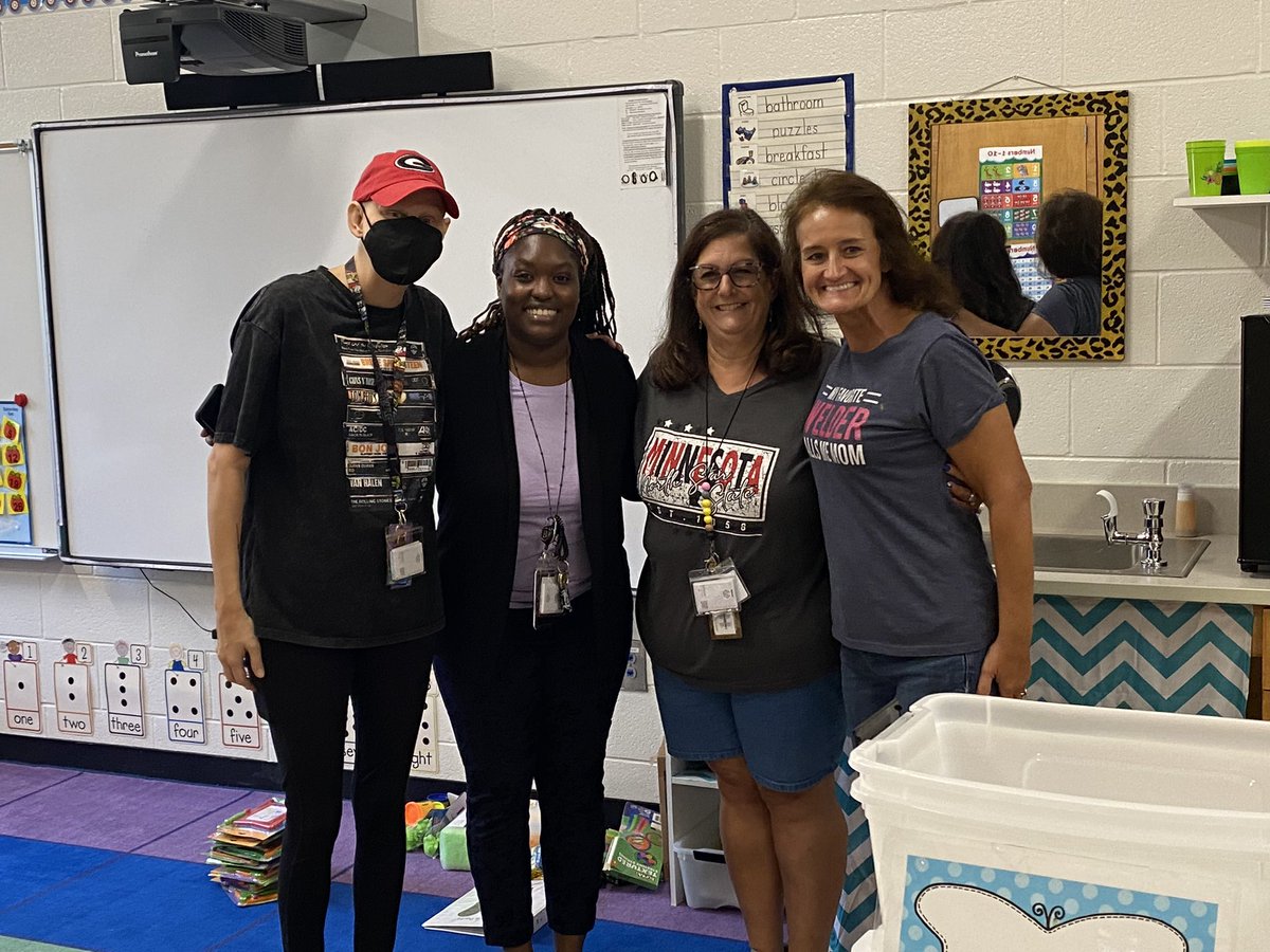 MED_MEDavis's tweet photo. Got a minute with the @DES_HCS powerhouse duo of gifted ed and the superstars of special education who are absolutely ready for the best year yet!  The energy, belief, and optimism is contagious!  #YouBelongInHenry #WinningForKids https://t.co/vvA9yLmUbh