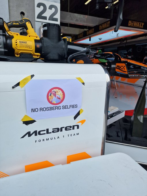 leclercsletters's tweet photo. MCLAREN 😭😭💀 https://t.co/nQ5XrMJVrC