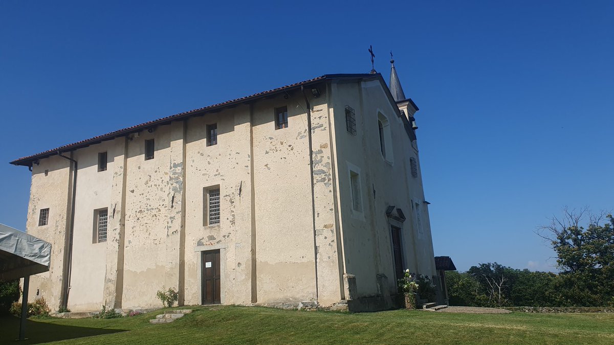 piemonte_italia's tweet photo. Il santuario della #MadonnadellaBrughiera a #Trivero, sulle alture del #Biellese, presenta due antiche chiese in un prato che domina la pianura piemontese e lombarda. #scenariomontagna #piemontedavivere https://t.co/n34hQapeEl