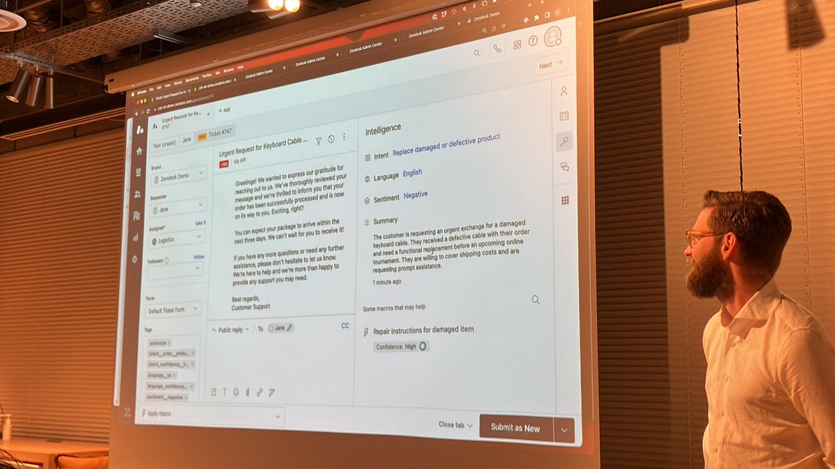 n_mikuni's tweet photo. Zendesk社から、新機能のデモ!AIがサマリしたり、感情分析したり、分類したりしてくれるらしい! #zenlab https://t.co/MykiJcowjr