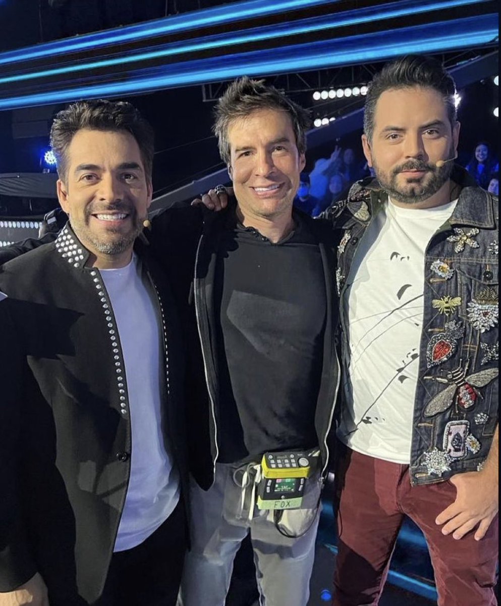 JoseEduardoFans's tweet photo. #Repost de instagram @Foxmuller29 “#summerofwork 1000% agradecido! Cuando el trabajo es una vacación. #newshow #VeoComoCantas @joseedu92
invitado especial @OMARCHAPARRO ” https://t.co/SnO671PrZ5