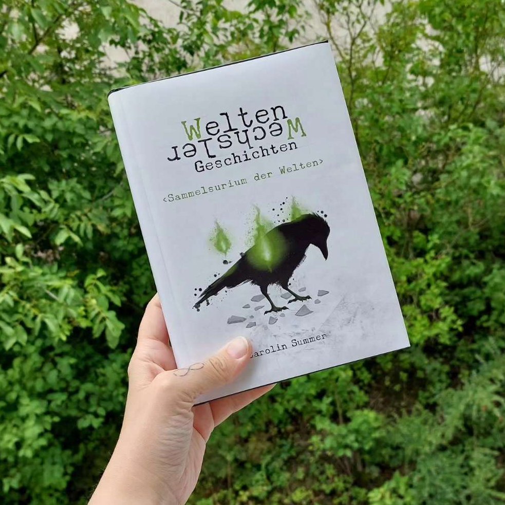 Pssst! Die Vorbestellungen fürs #Sammelsurium2 gehen endlich los =D 

Alle Infos zu den Extras der Sonderauflage und der Mini-Buchbox gibts hier: 
wanderkraehe.de/vorbestellunge…