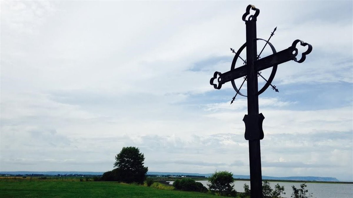 Le 28 juillet 1755 est signé l’ordre de déportation des Acadiens. Entre 1755 et 1763, + de 10 000 Acadiens seront arrachés de leur terre natale. Aujourd’hui est la Journée de commémoration du Grand Dérangement. Conservons ce souvenir de résistance pour se projeter vers l’avenir!