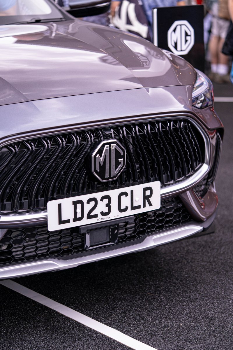 Dees_Ford's tweet photo. New MG HS builds on our hugely popular large SUV with an extensive redesign featuring a sharper, more aggressive appearance @fosgoodwood 

#MG #goodwood #fosgoodwood #MGHS #fos https://t.co/8Na5Uwk6wQ