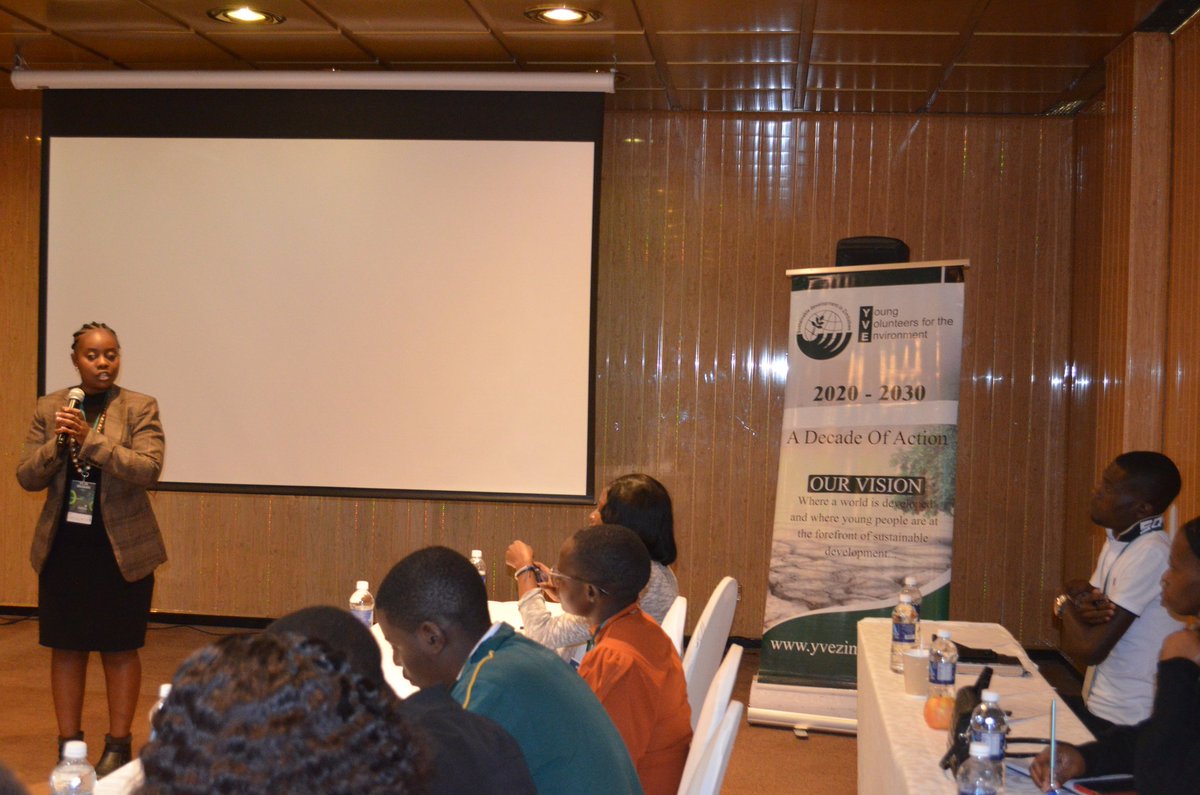 Zambuko_Luckson's tweet photo. Youth Academy Session 🌎 meaningful engagements ongoing at @GreenExpoSummit day 03 #youthspaces 
@Yvezimofficial
@act_zim
@METHI_Zimbabwe
@AyiccZim
@ElevateTrust 
@lizgulaz

#GreenExpoandSummit
#Youth4transformation
#ZimFoodsystemsHackathon
#AfricanFoodSystems https://t.co/0e31ai5IJ8